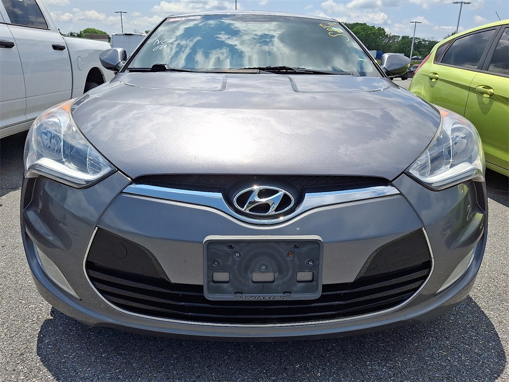 2015 Hyundai Veloster Base - Photo 2