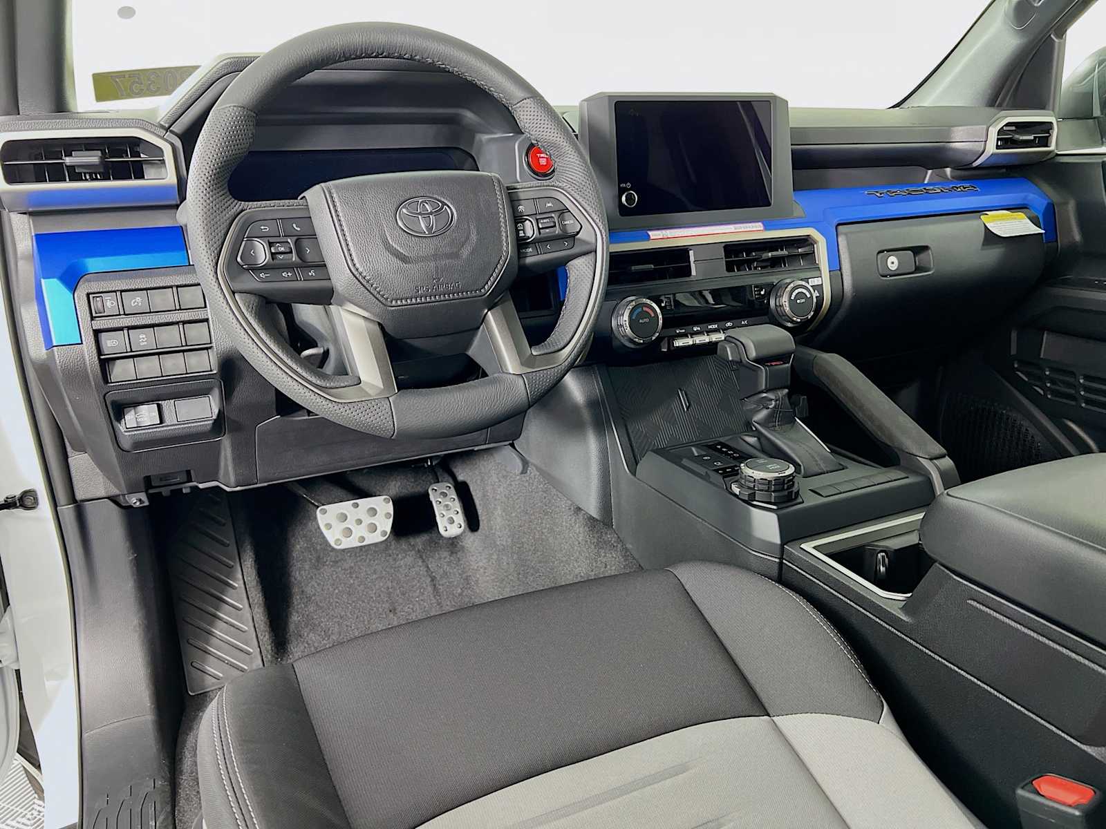 2025 Toyota Tacoma TRD Sport - Photo 6