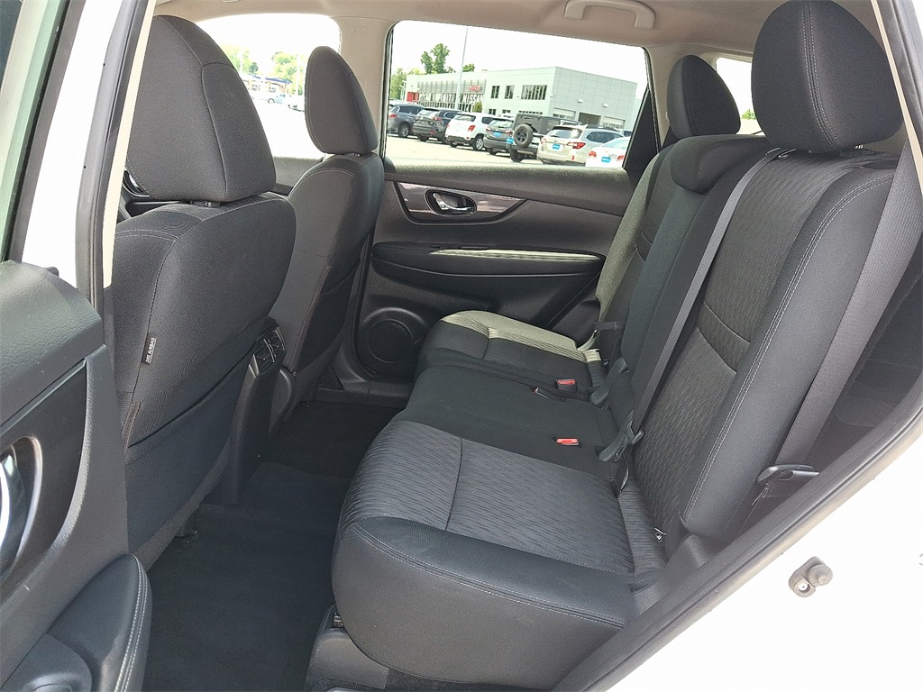 2017 Nissan Rogue SV - Photo 11