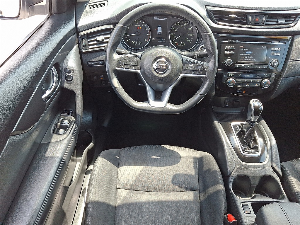 2017 Nissan Rogue SV - Photo 12