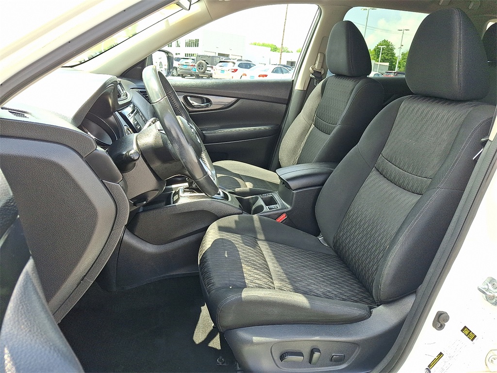 2017 Nissan Rogue SV - Photo 14