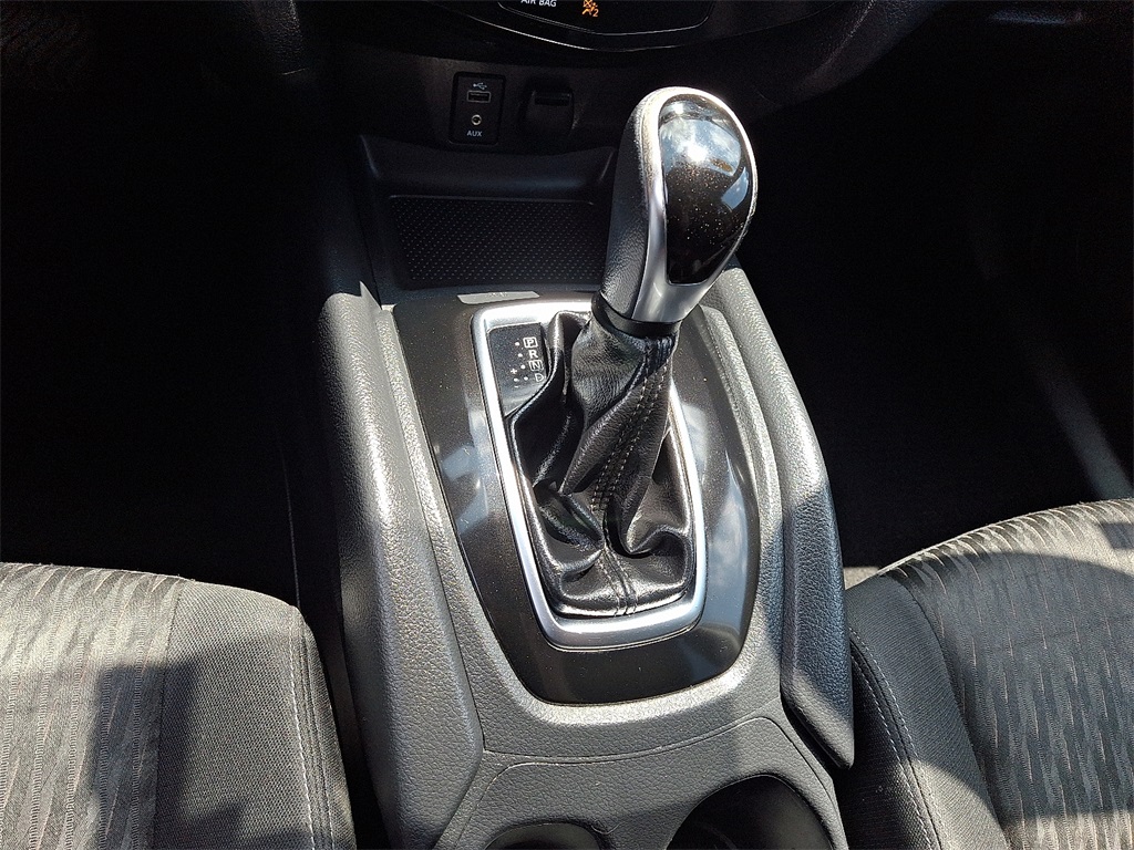 2017 Nissan Rogue SV - Photo 15
