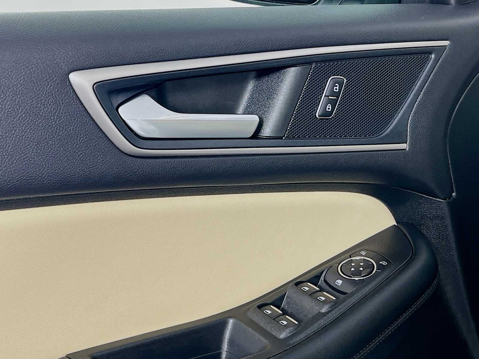 2022 Ford Edge SEL - Photo 17