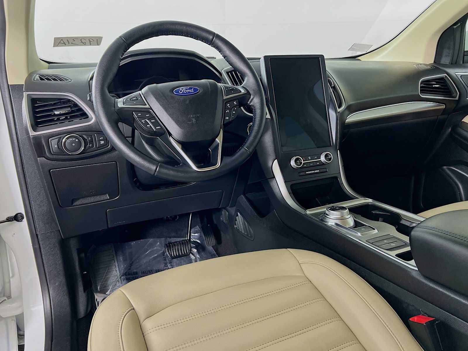 2022 Ford Edge SEL - Photo 9