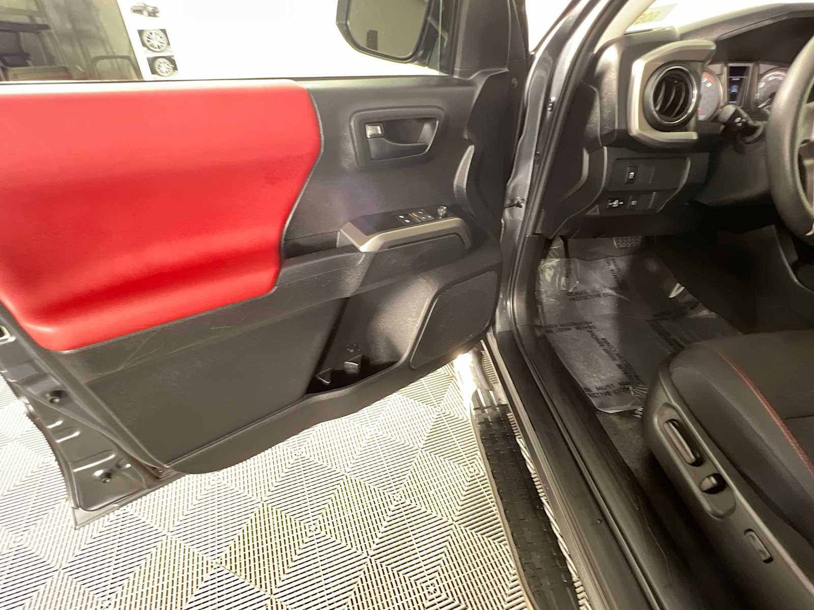 2023 Toyota Tacoma SR5 - Photo 18