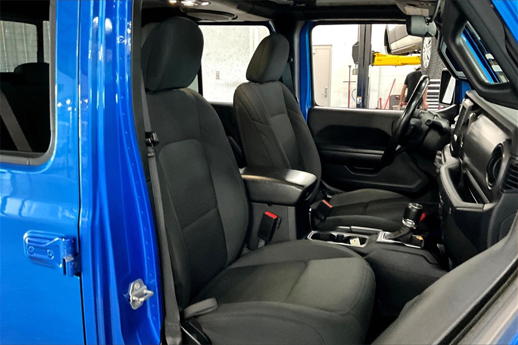 2021 Jeep Gladiator Willys - Photo 11