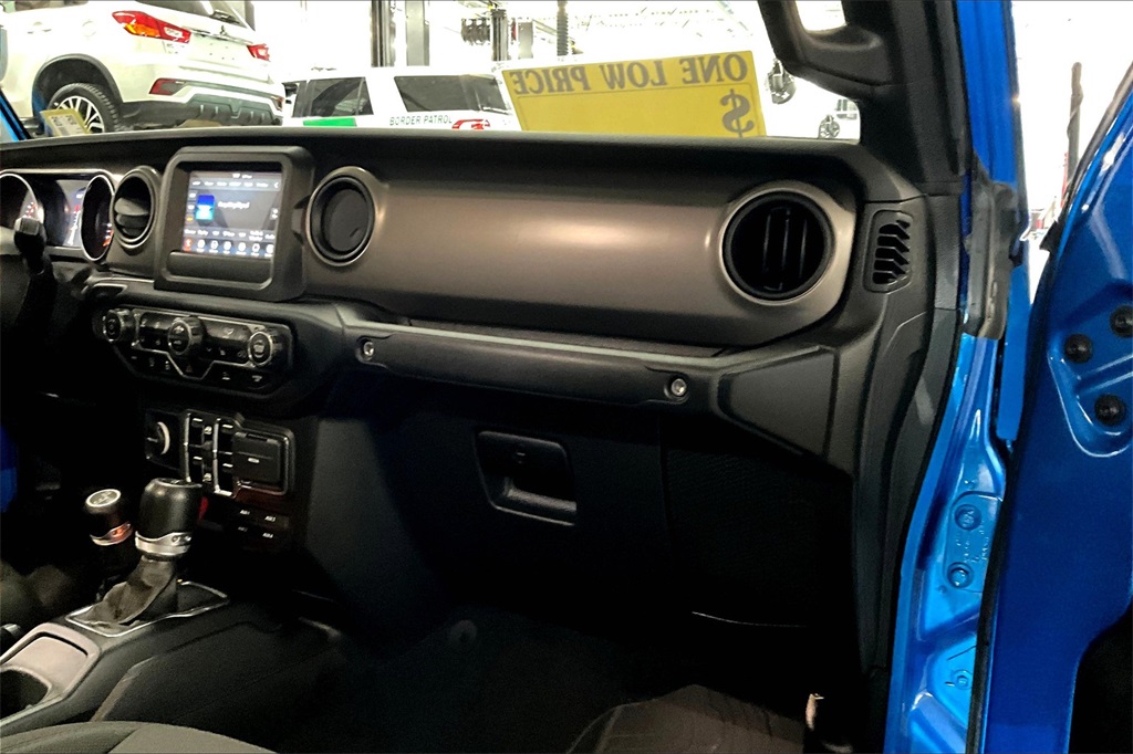 2021 Jeep Gladiator Willys - Photo 13