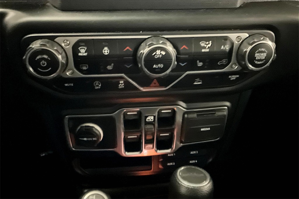 2021 Jeep Gladiator Willys - Photo 26