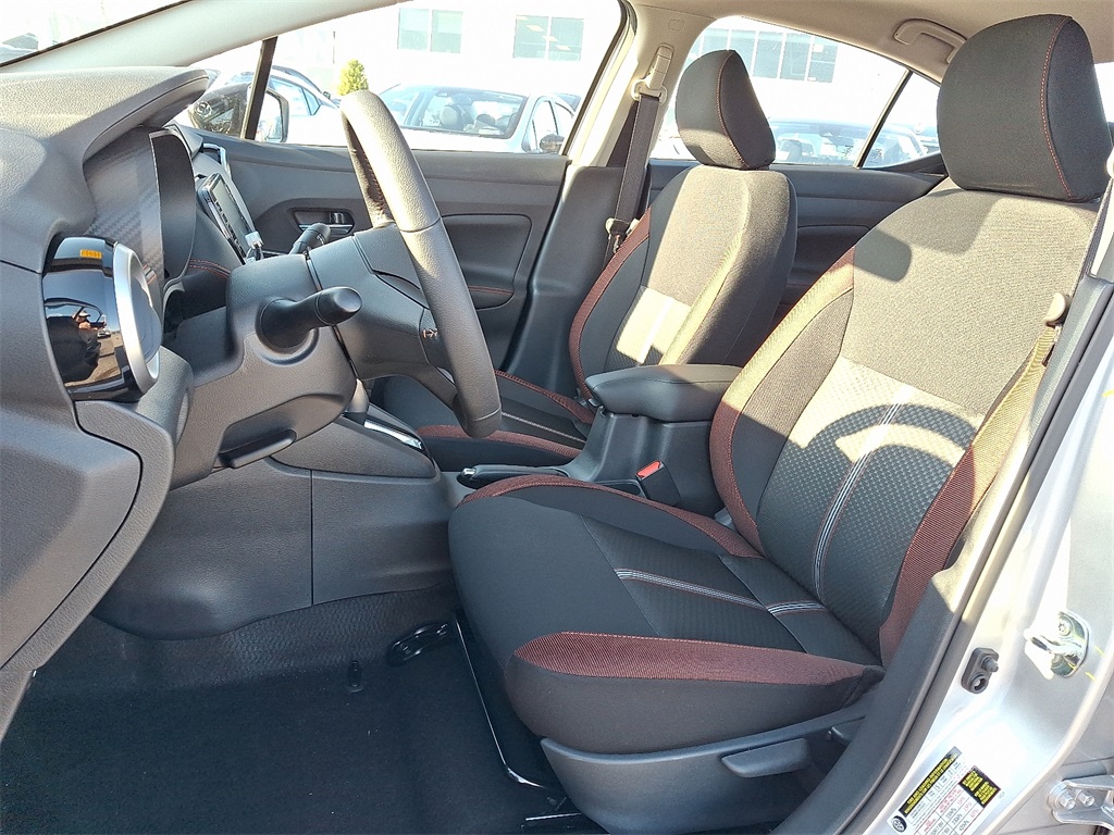 2025 Nissan Versa 1.6 SR - Photo 9