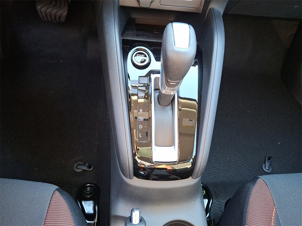 2025 Nissan Versa 1.6 SR - Photo 10