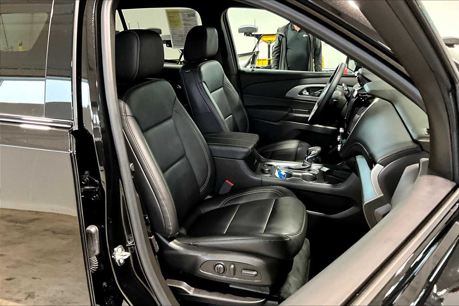 2023 Chevrolet Traverse LT Leather - Photo 11