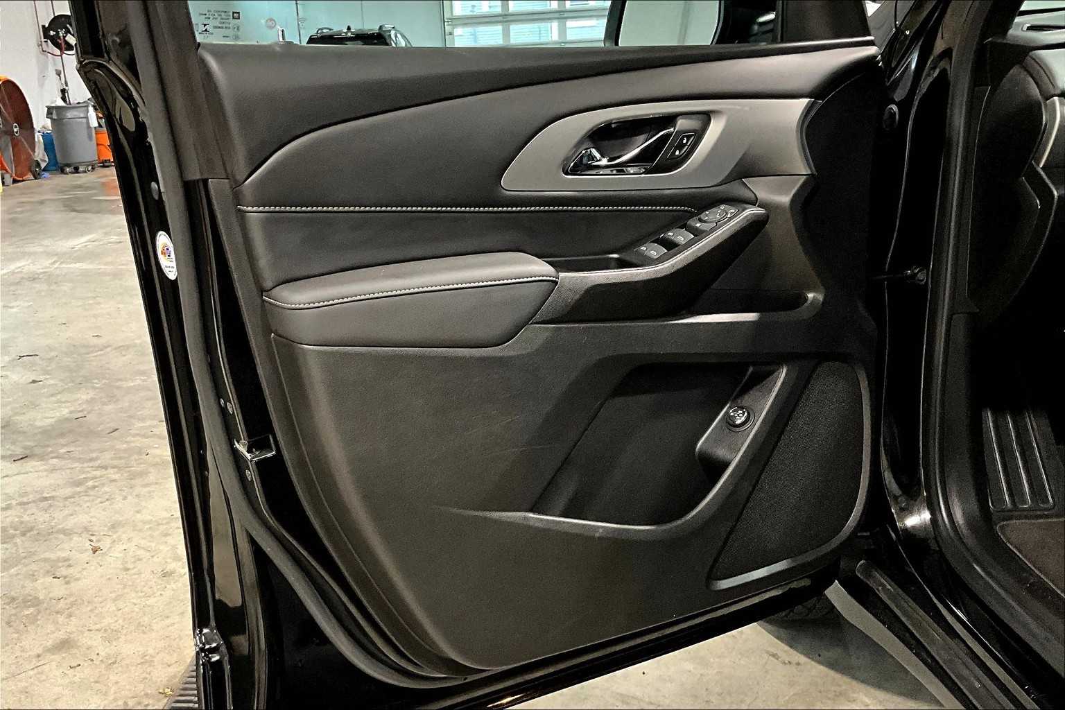 2023 Chevrolet Traverse LT Leather - Photo 9