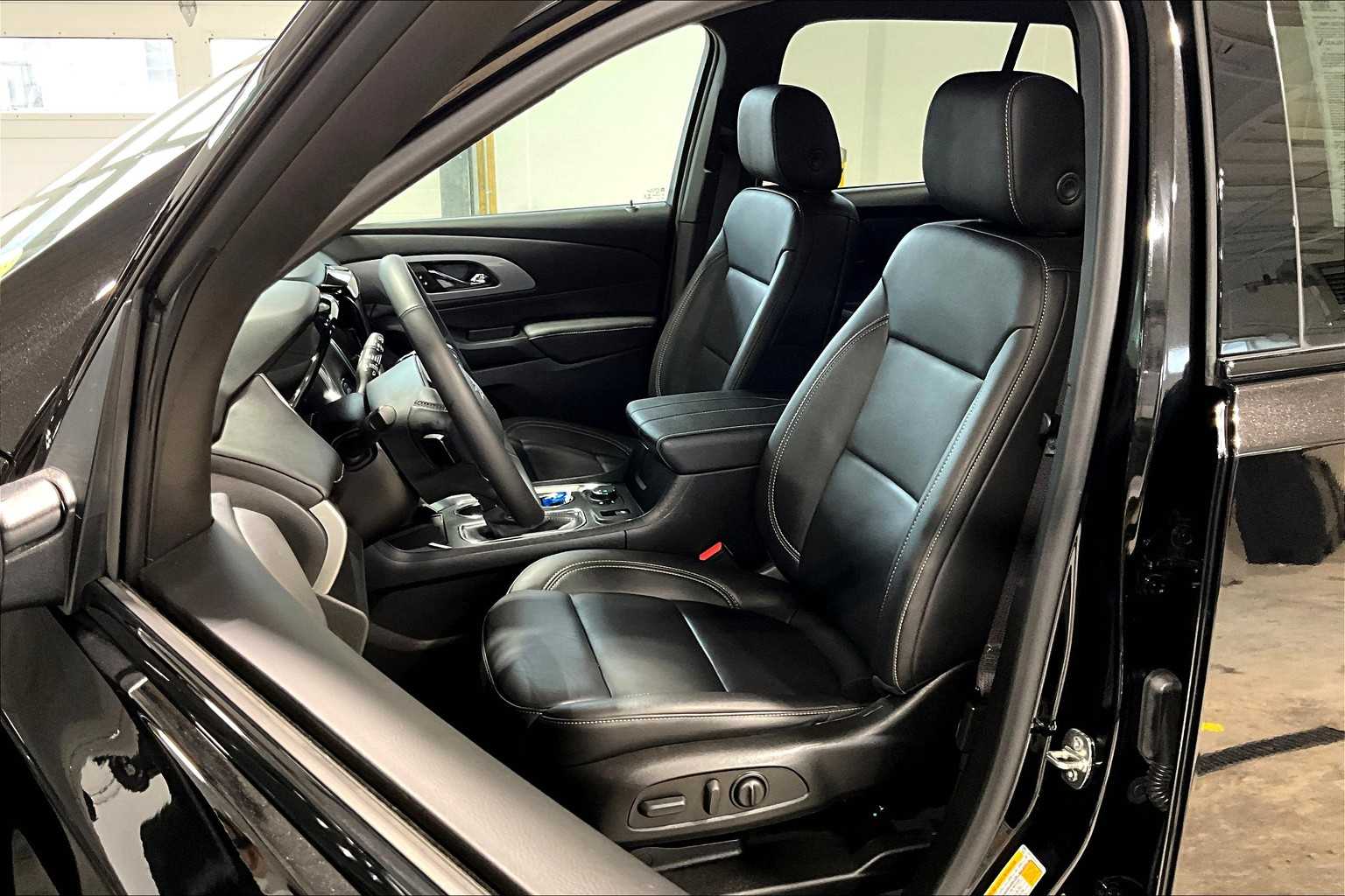 2023 Chevrolet Traverse LT Leather - Photo 10