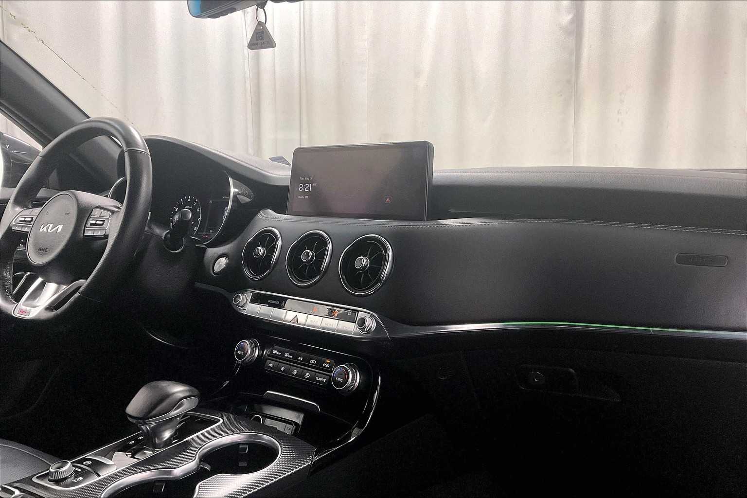 2022 Kia Stinger GT2 - Photo 14