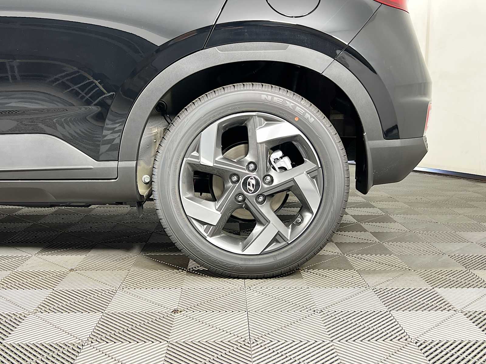 2025 Hyundai Venue SEL - Photo 18