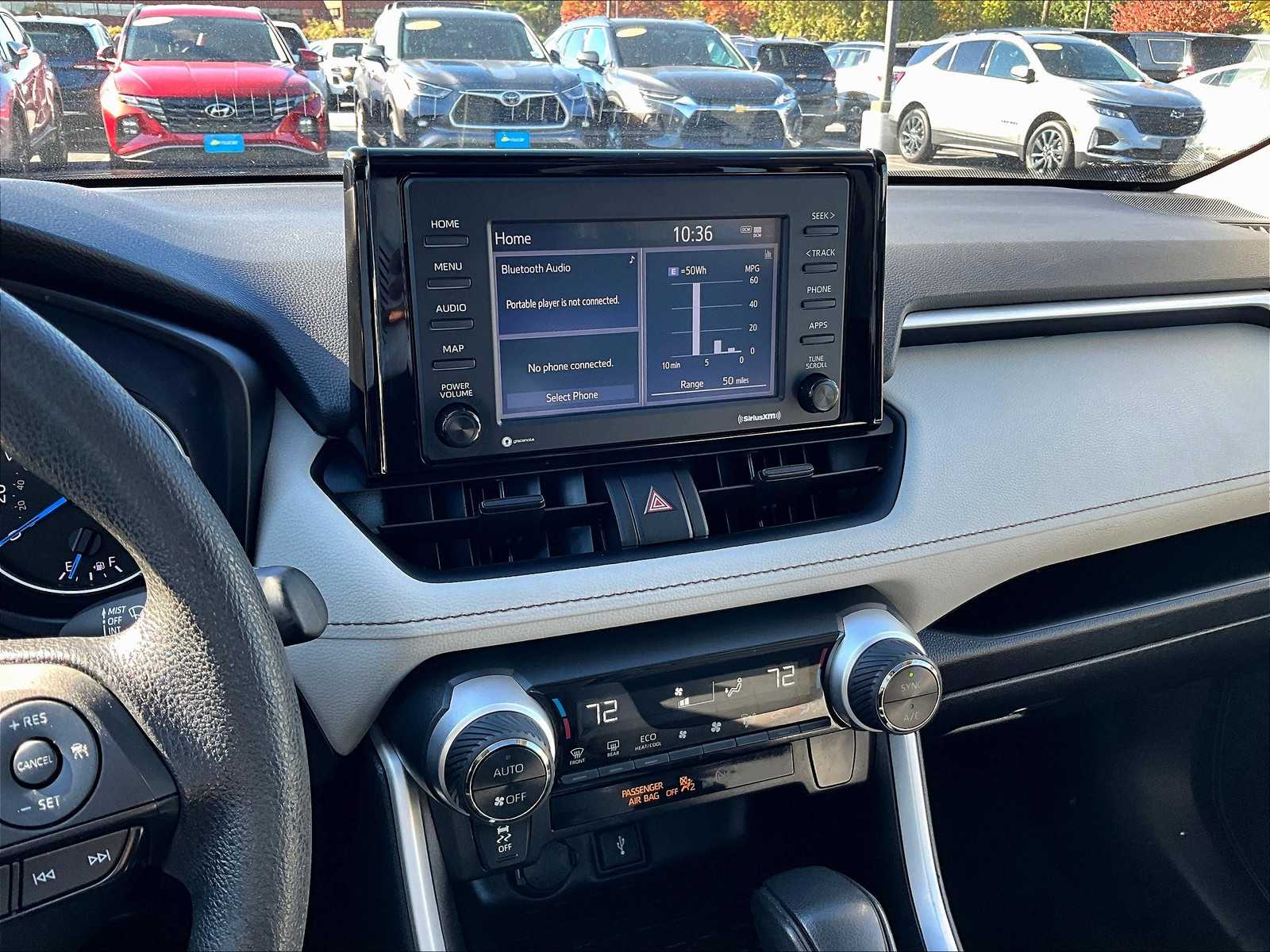 2022 Toyota RAV4 Hybrid XLE - Photo 17