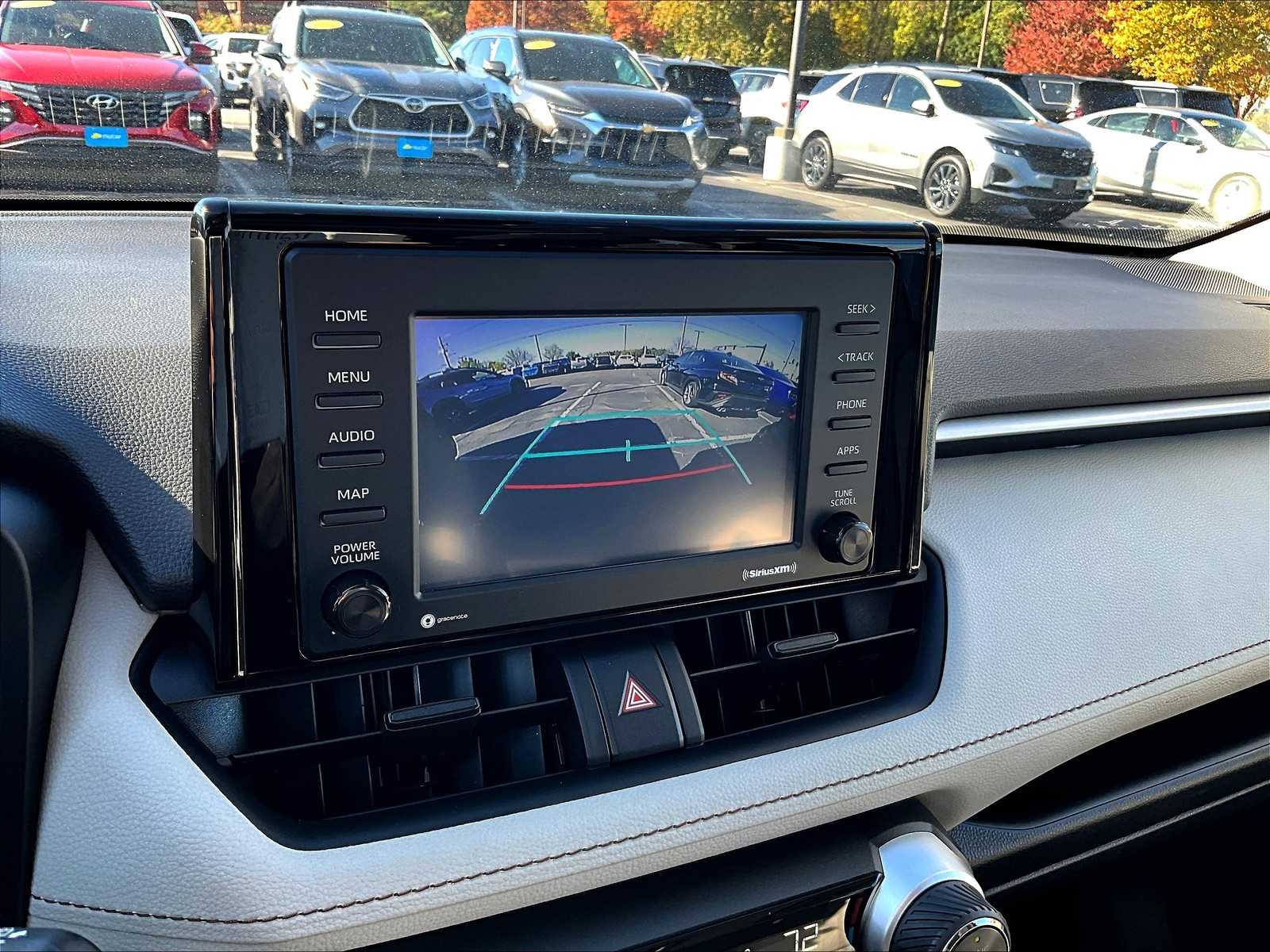 2022 Toyota RAV4 Hybrid XLE - Photo 18