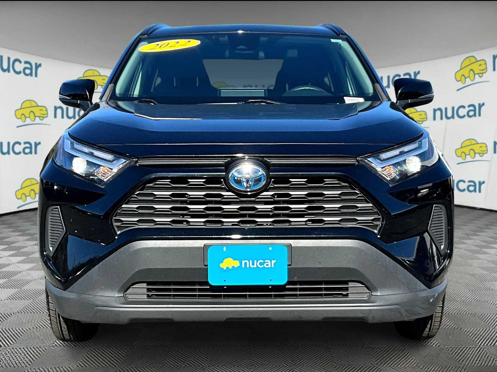 2022 Toyota RAV4 Hybrid XLE - Photo 2