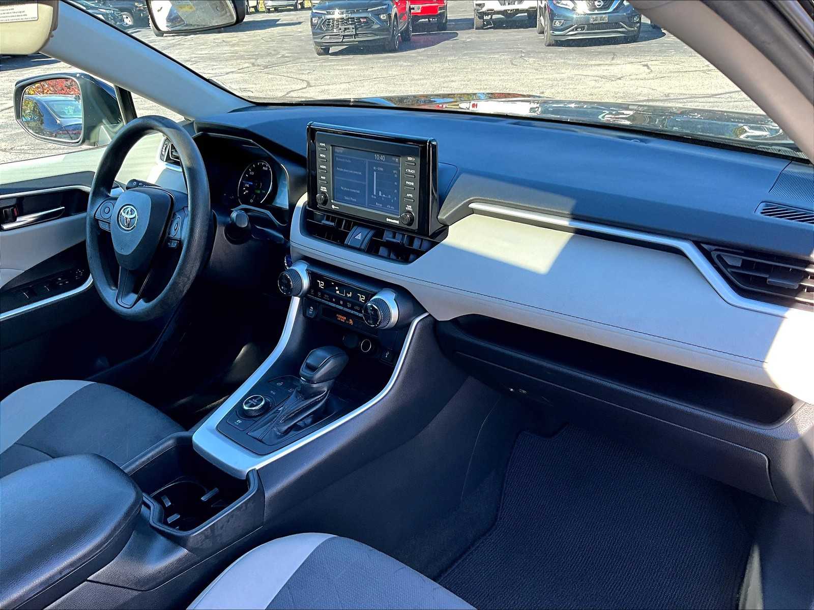 2022 Toyota RAV4 Hybrid XLE - Photo 21