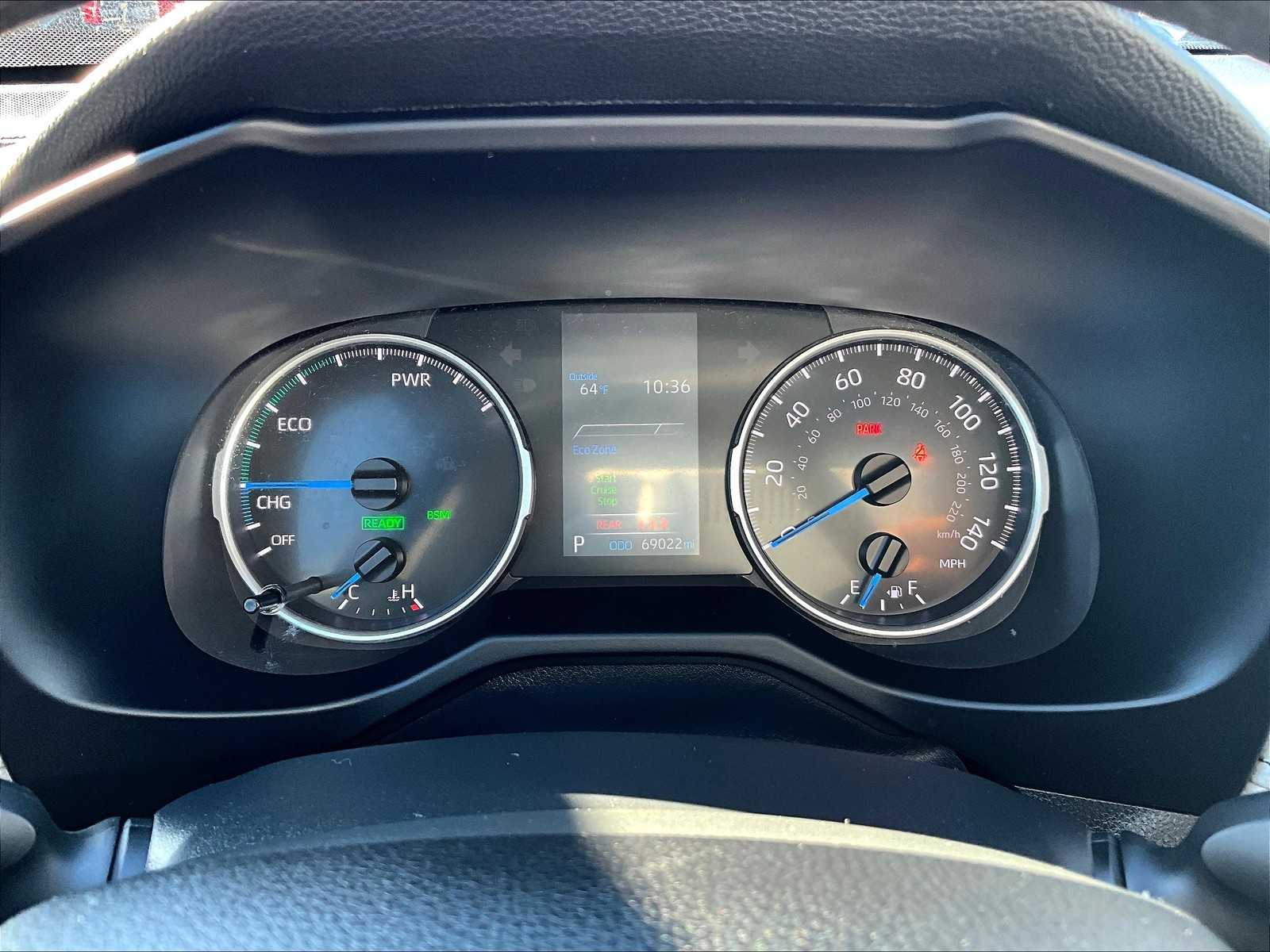 2022 Toyota RAV4 Hybrid XLE - Photo 25