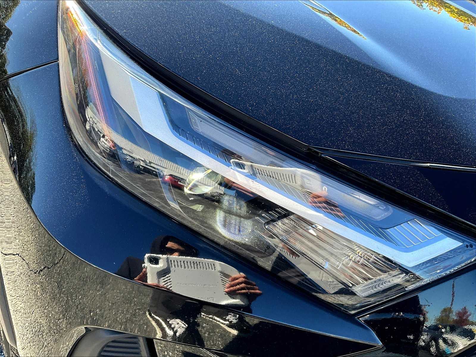 2022 Toyota RAV4 Hybrid XLE - Photo 31