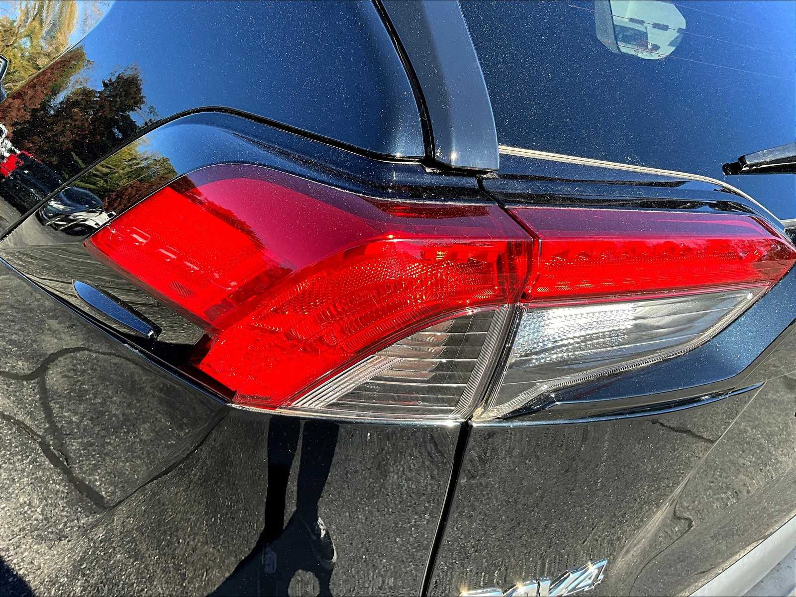 2022 Toyota RAV4 Hybrid XLE - Photo 32