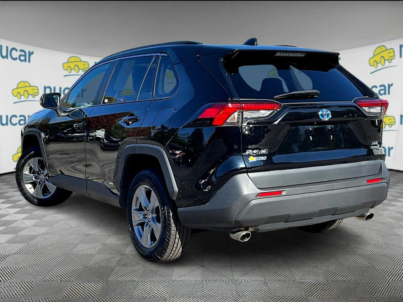 2022 Toyota RAV4 Hybrid XLE - Photo 4