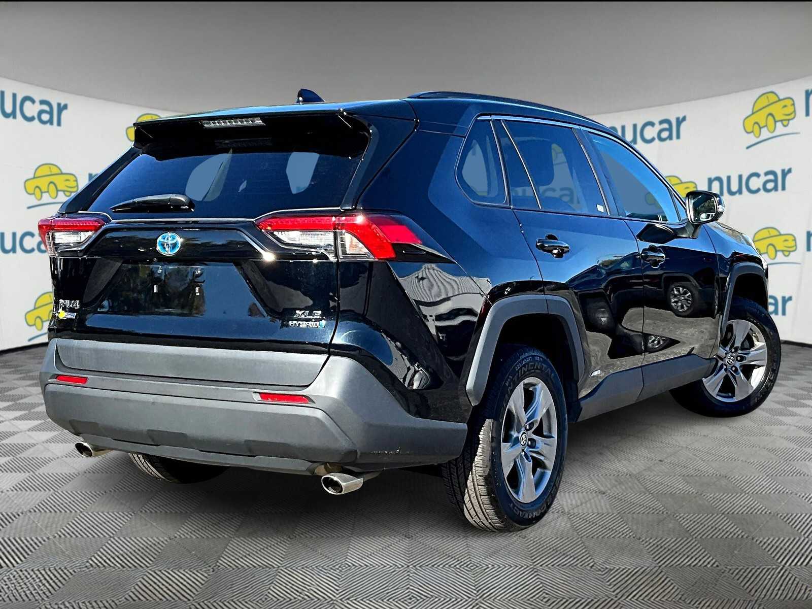 2022 Toyota RAV4 Hybrid XLE - Photo 6