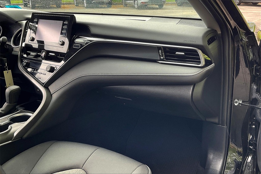 2022 Toyota Camry LE - Photo 12