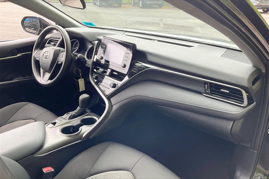 2022 Toyota Camry LE - Photo 13