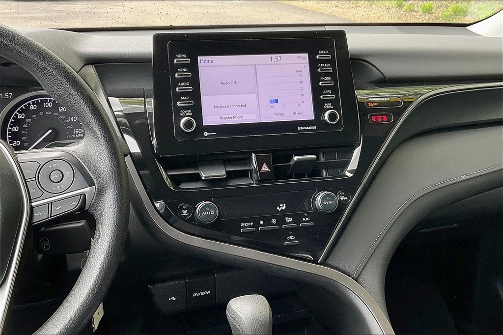 2022 Toyota Camry LE - Photo 17