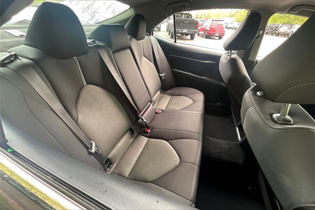 2022 Toyota Camry LE - Photo 18