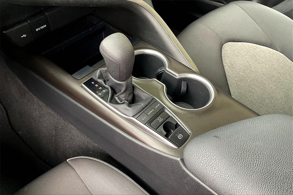 2022 Toyota Camry LE - Photo 19