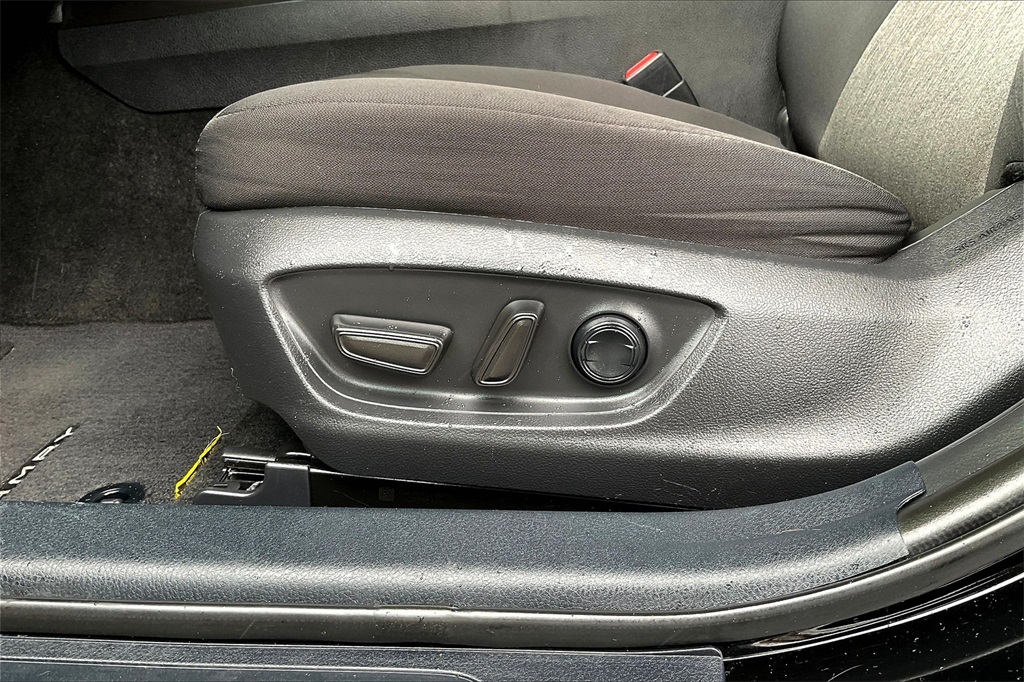 2022 Toyota Camry LE - Photo 27