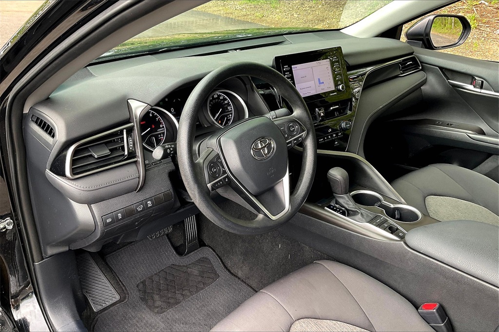 2022 Toyota Camry LE - Photo 8