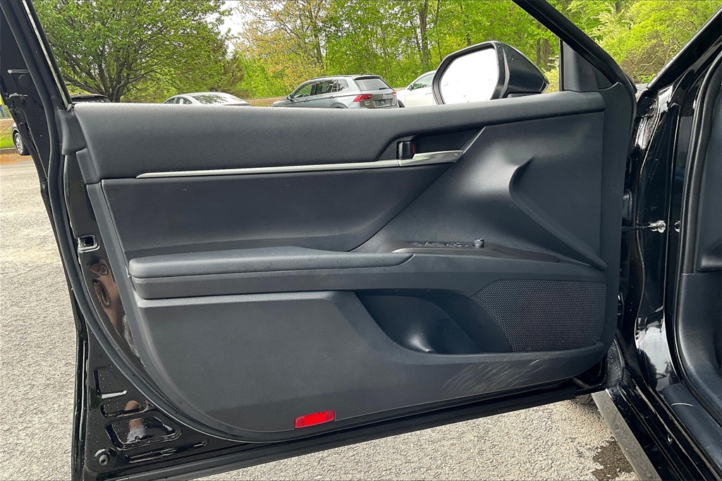 2022 Toyota Camry LE - Photo 9