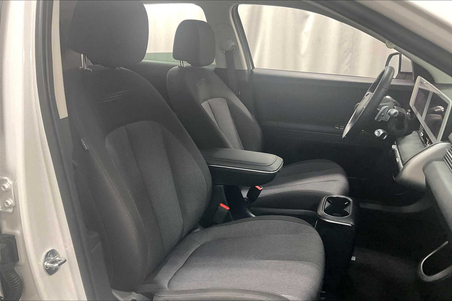 2024 Hyundai IONIQ 5 SE Standard Range - Photo 11