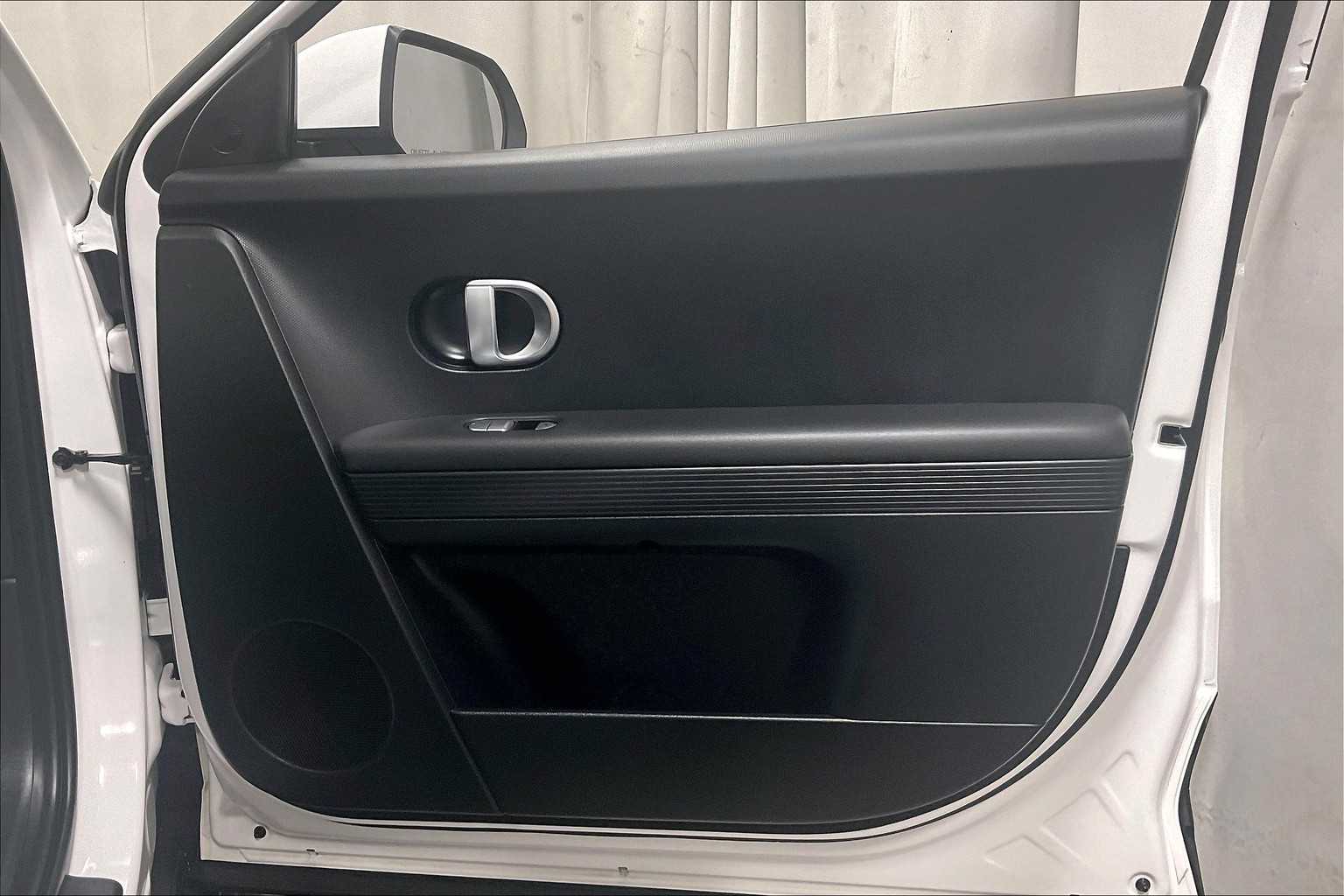 2024 Hyundai IONIQ 5 SE Standard Range - Photo 12