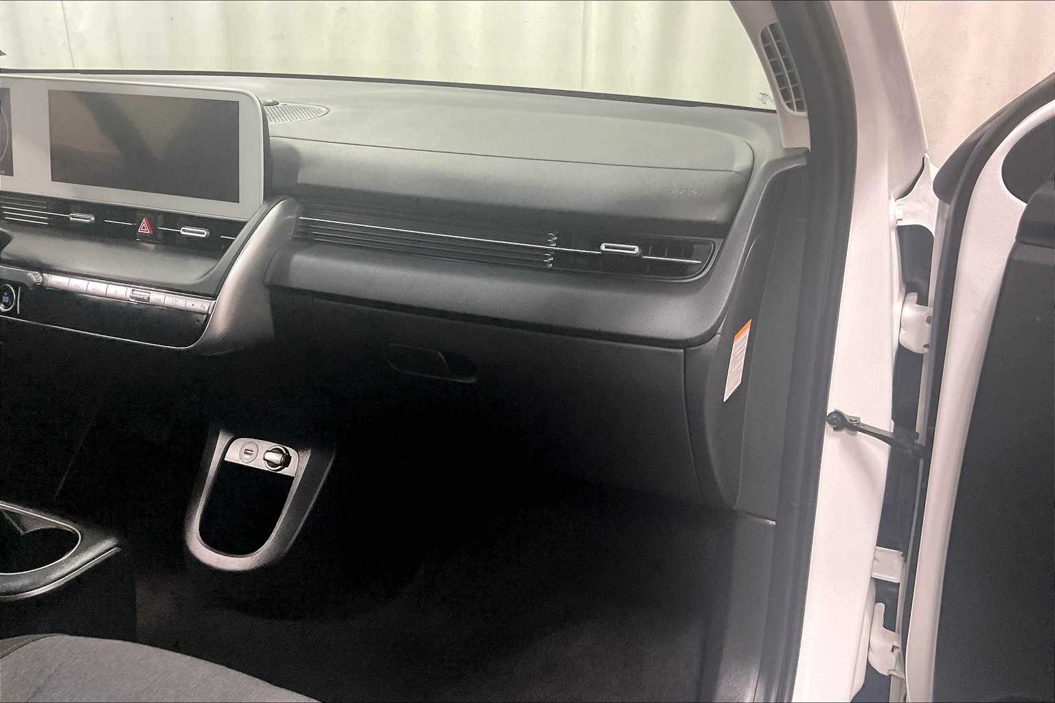 2024 Hyundai IONIQ 5 SE Standard Range - Photo 13