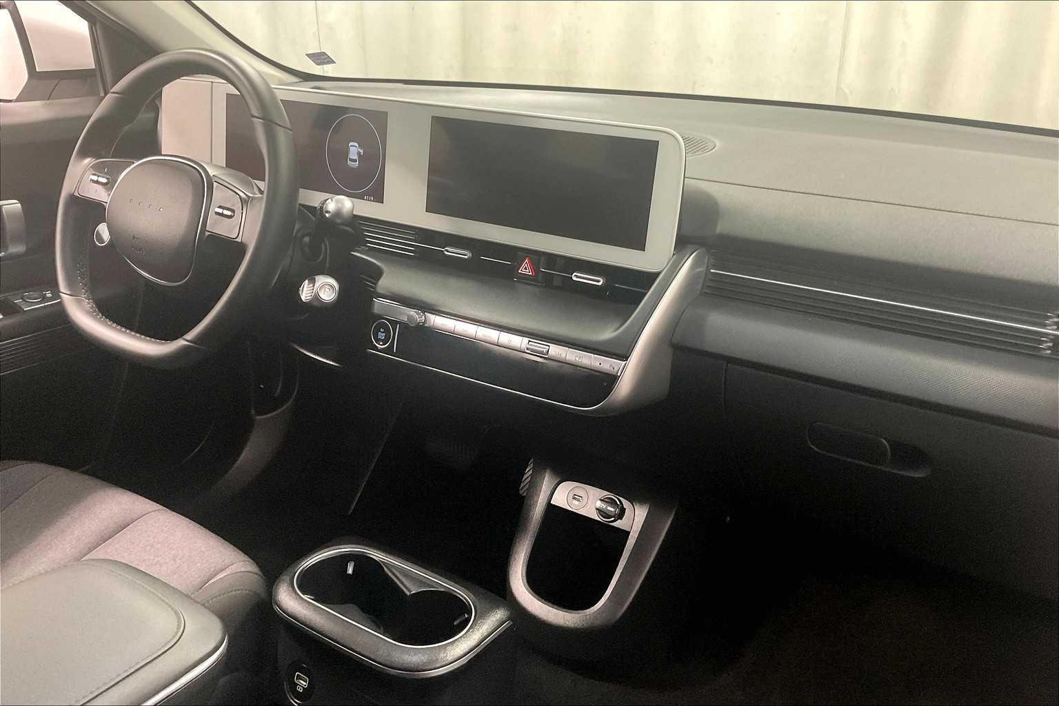 2024 Hyundai IONIQ 5 SE Standard Range - Photo 14
