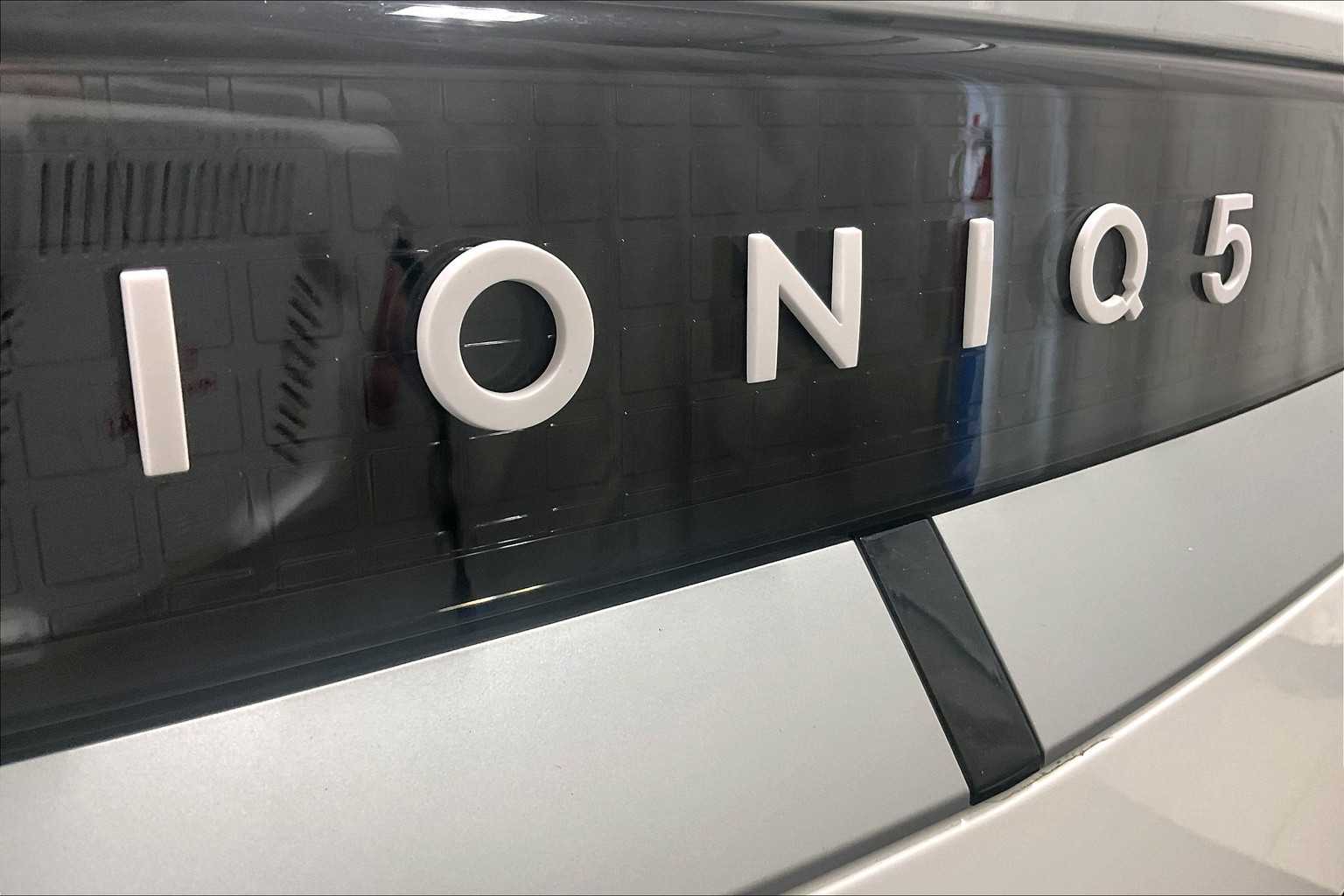 2024 Hyundai IONIQ 5 SE Standard Range - Photo 29