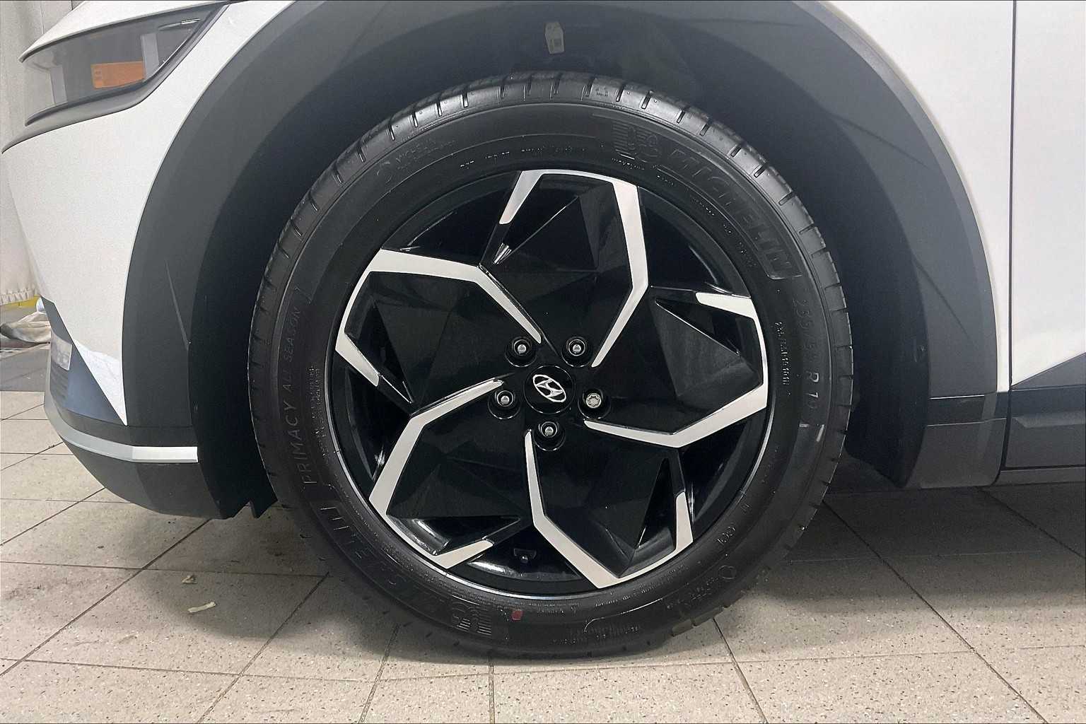 2024 Hyundai IONIQ 5 SE Standard Range - Photo 7