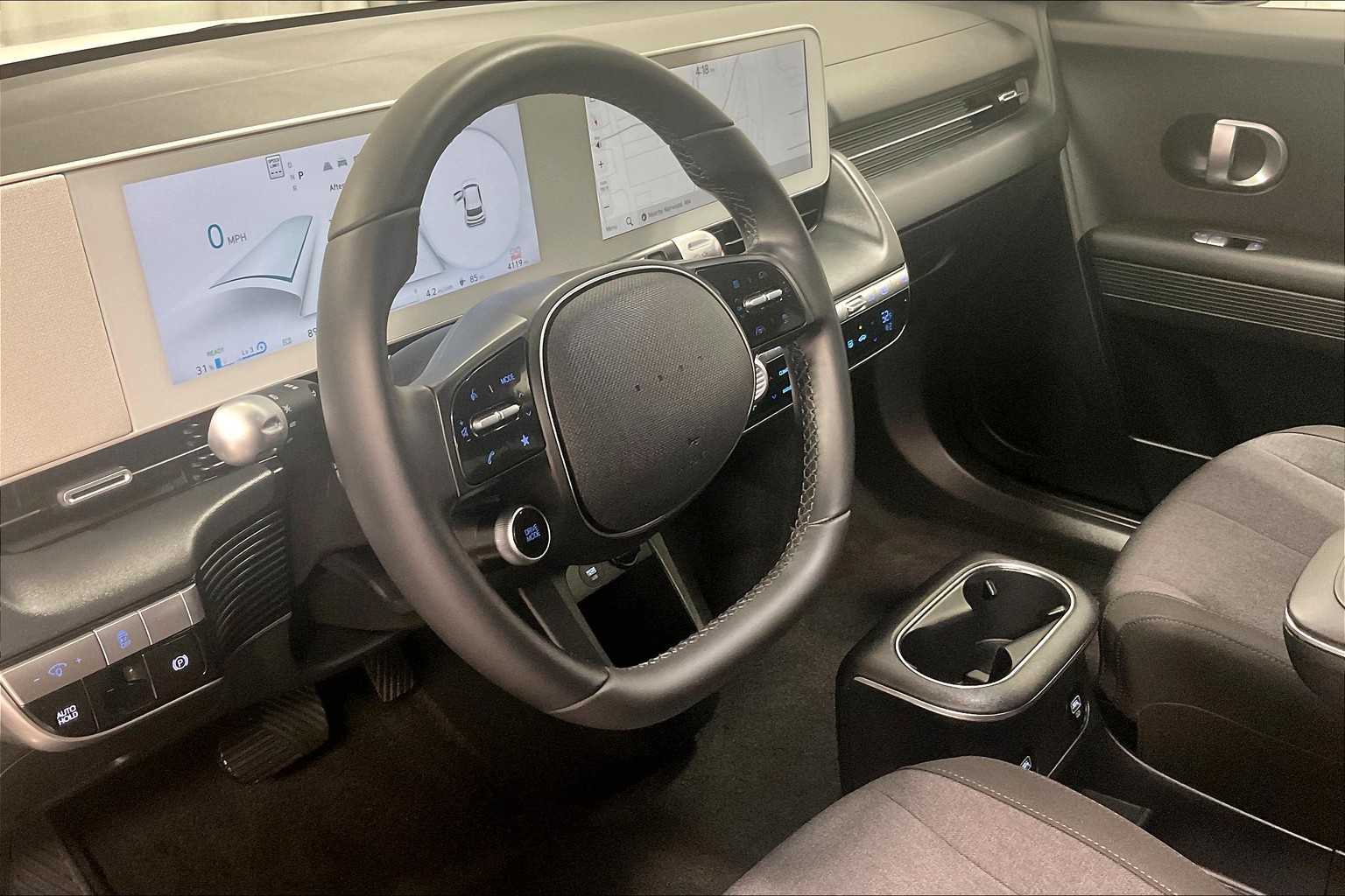 2024 Hyundai IONIQ 5 SE Standard Range - Photo 8