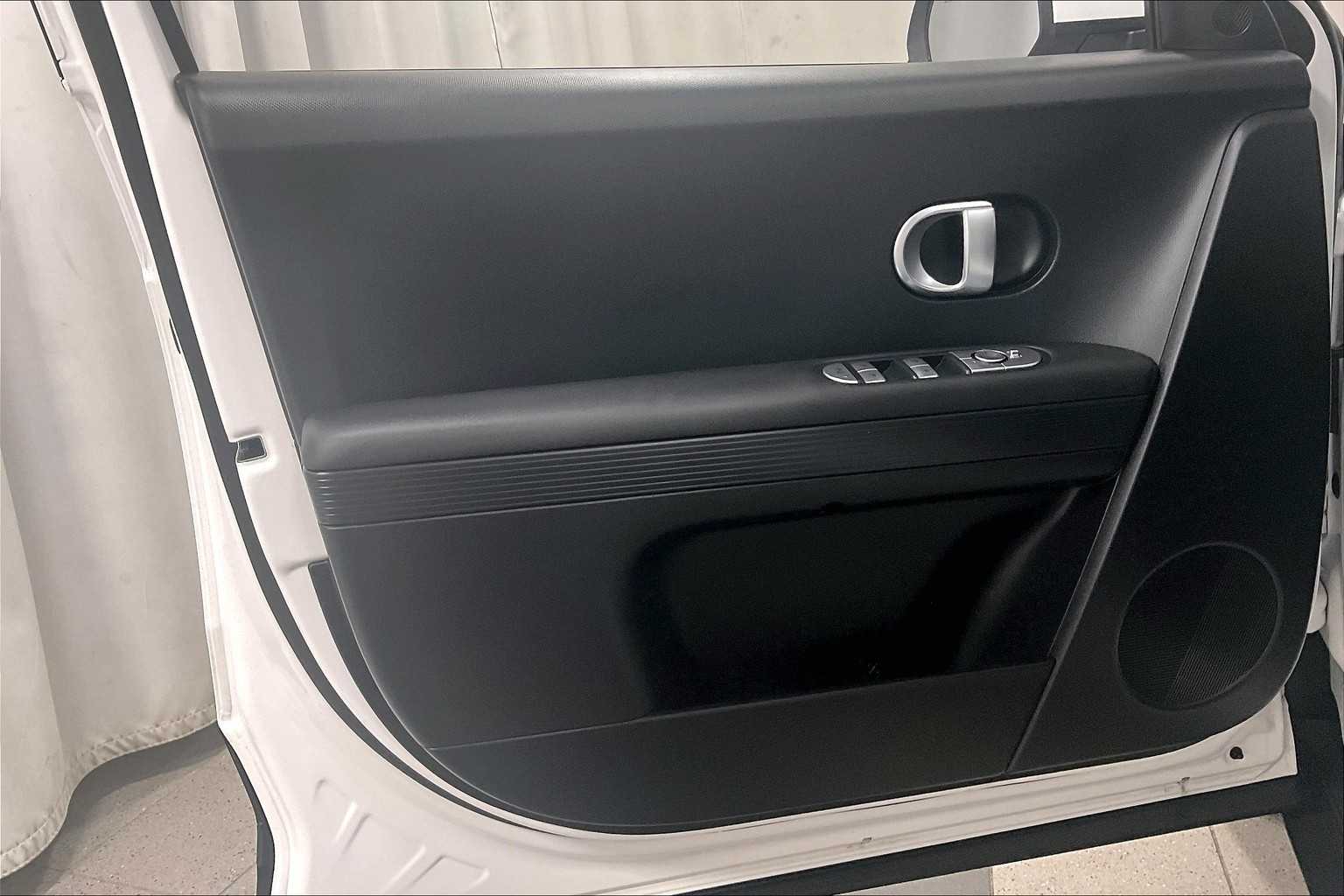 2024 Hyundai IONIQ 5 SE Standard Range - Photo 9