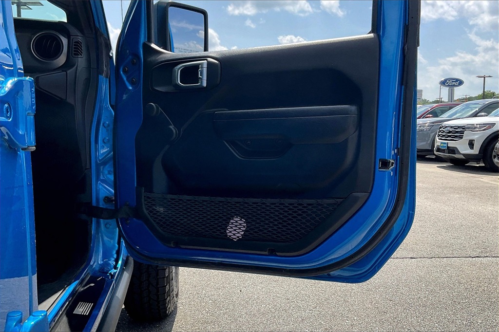2022 Jeep Gladiator Willys - Photo 11