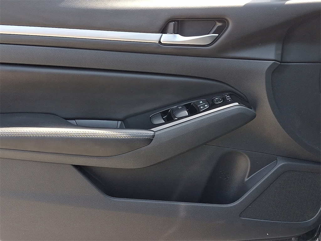 2023 Nissan Altima 2.5 SV - Photo 12