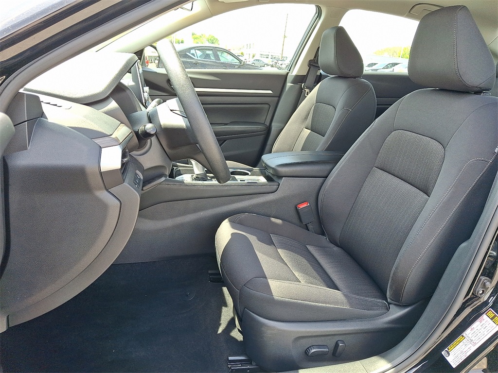 2023 Nissan Altima 2.5 SV - Photo 13