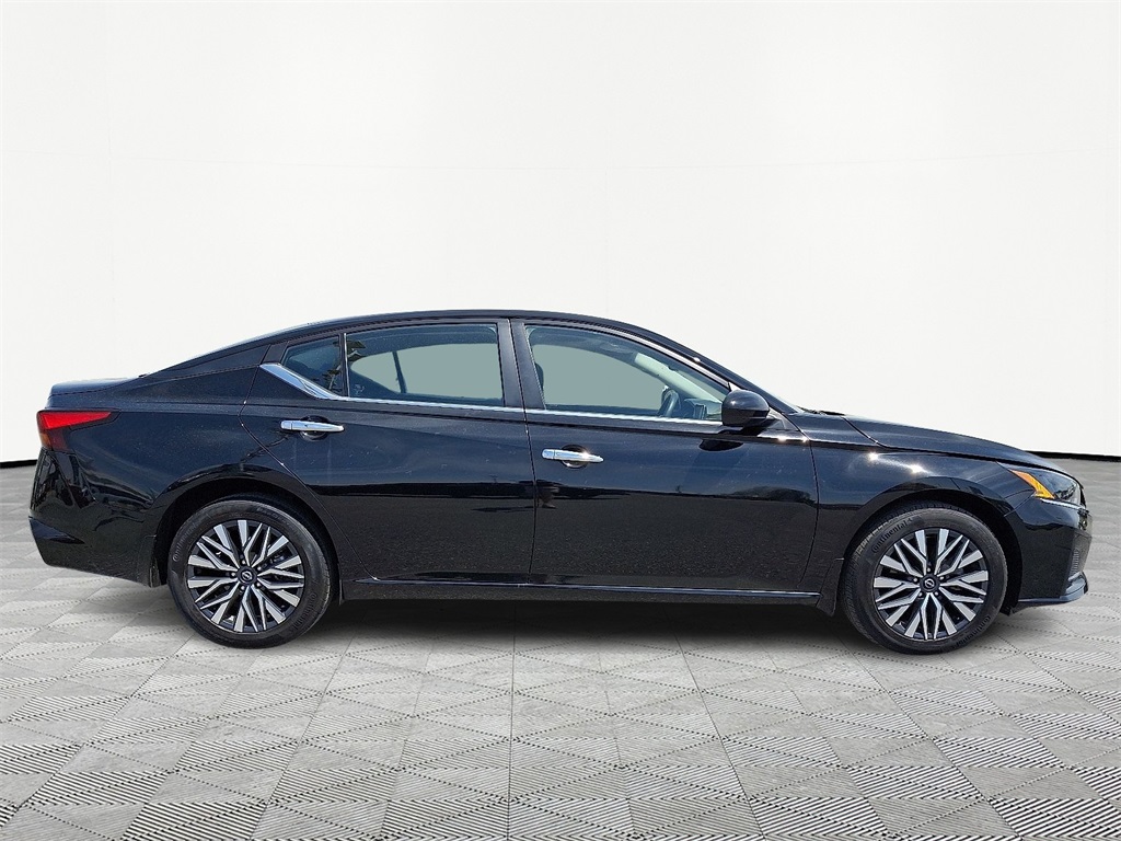 2023 Nissan Altima 2.5 SV - Photo 7