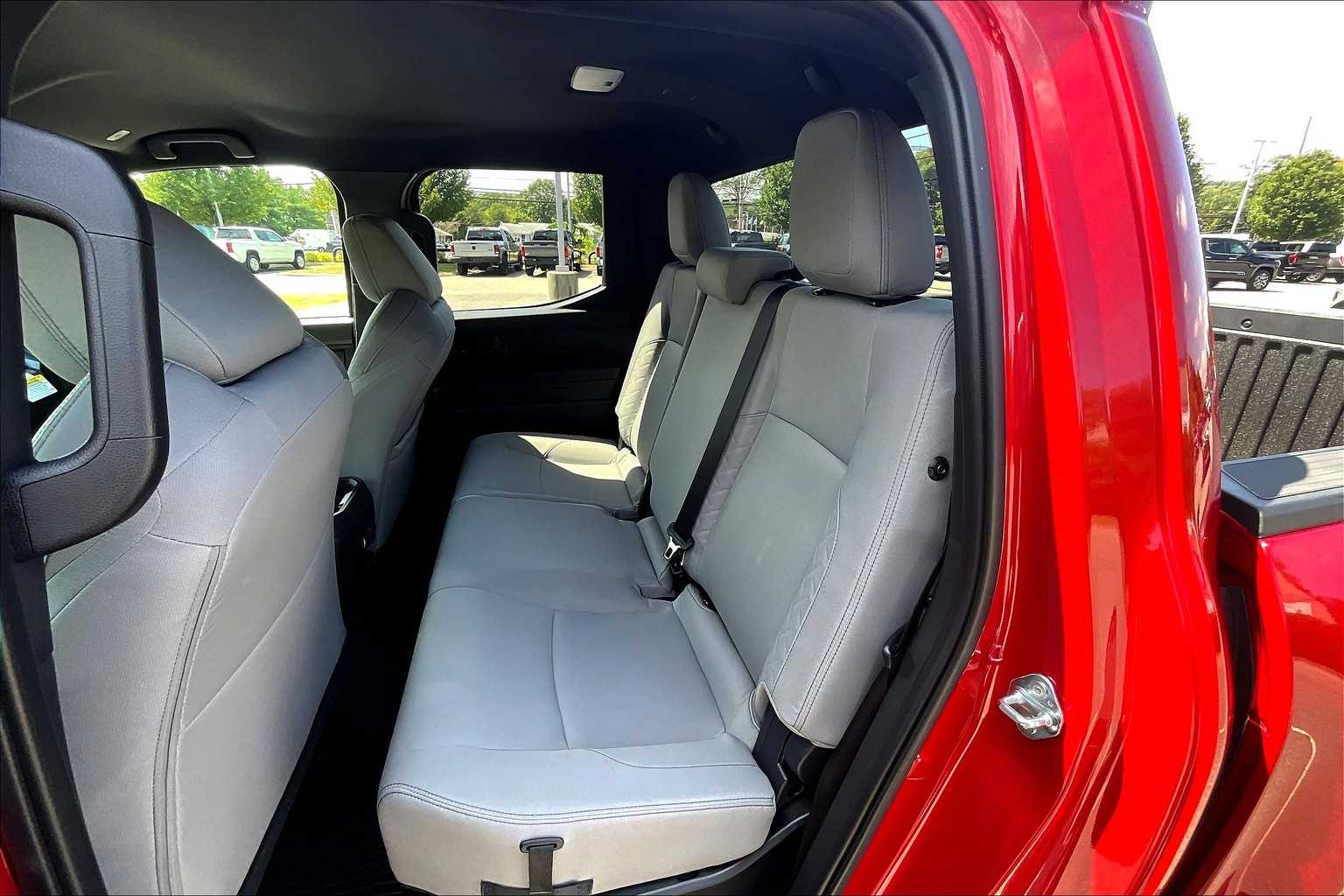 2025 Toyota Tacoma SR5 - Photo 15