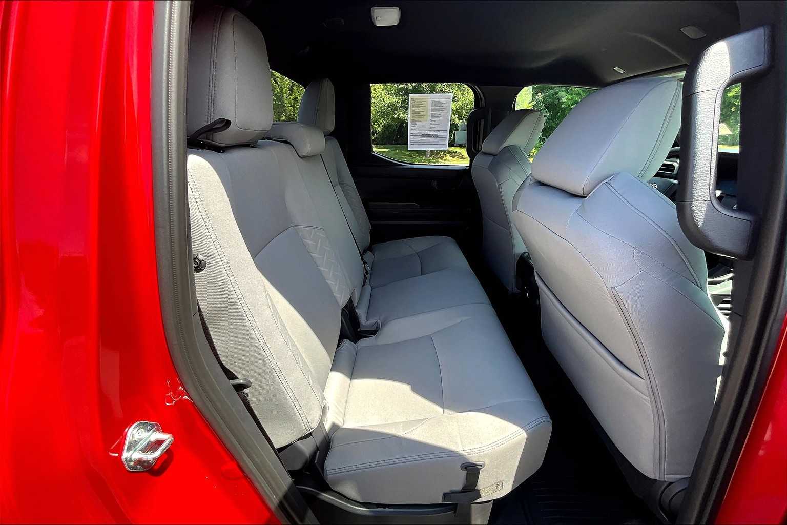 2025 Toyota Tacoma SR5 - Photo 16